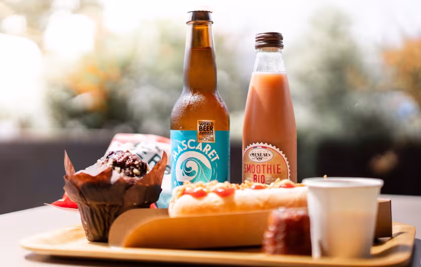 plateau nourriture bière bouteilles