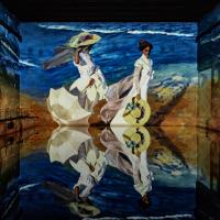 Vue exposition femmes en blanc sur la plage Sorolla Bassins