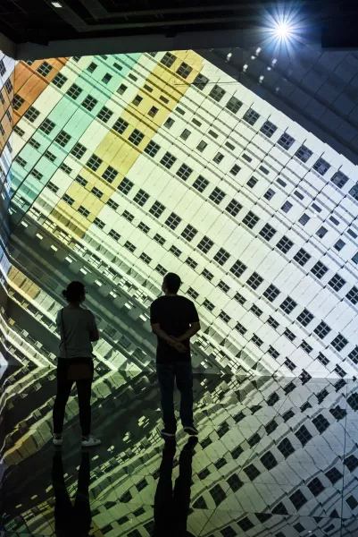 © Culturespaces / Anaka Photographie Vue exposition visiteurs Memories Bassins