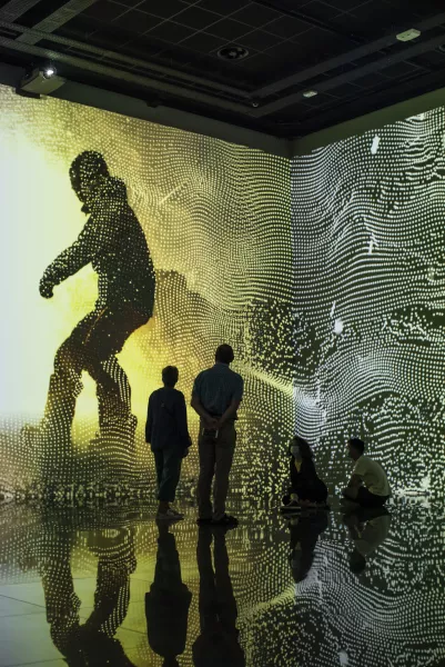 © Culturespaces / Anaka Photographie Vue exposition visiteurs Memories Bassins