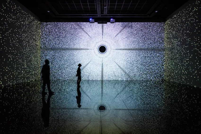 © Culturespaces / Anaka Photographie Vue exposition visiteurs Memories Bassins