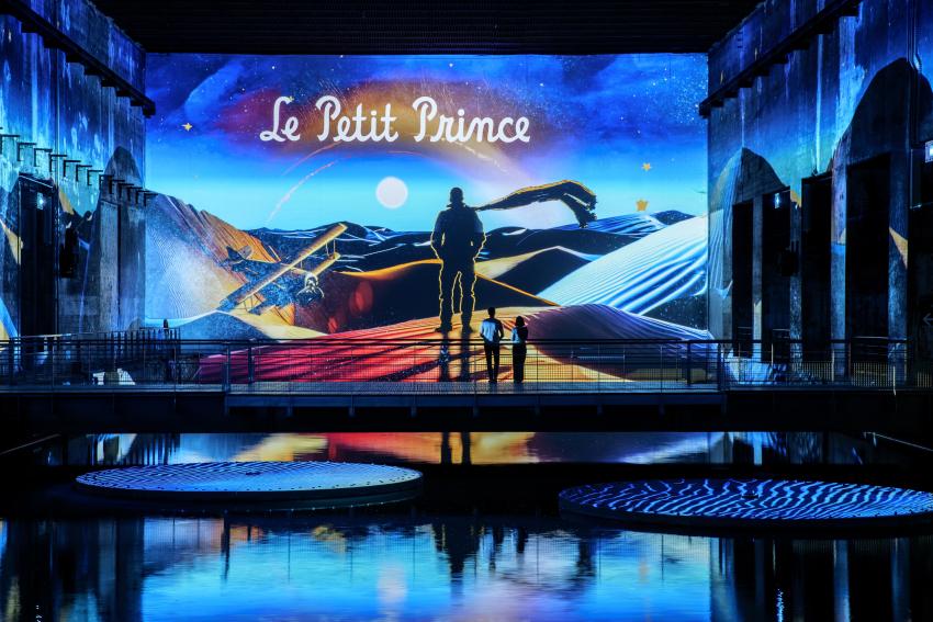 le petit prince aviateur désert bassins lumières