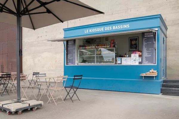 Kiosque bleu devanture